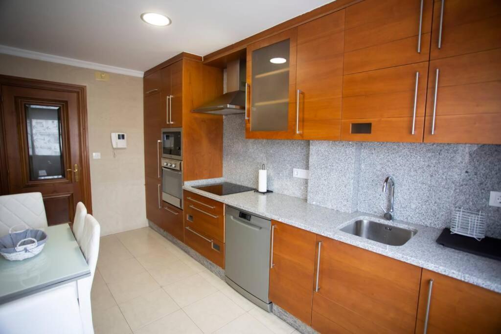 Piso Luminoso Y Tranquilo En Ourense Apartment ภายนอก รูปภาพ